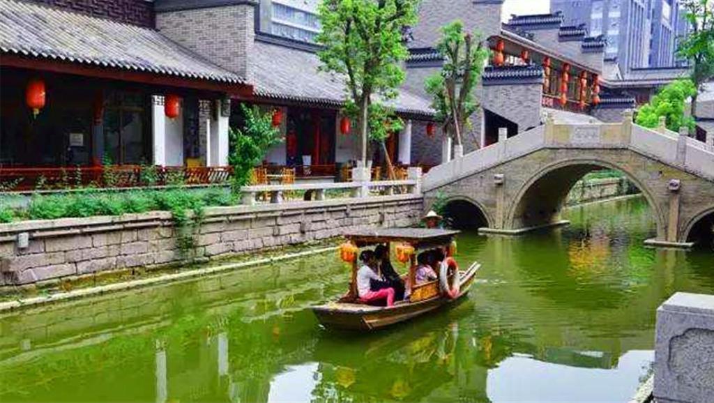 羽绒服在家怎么清洗，不想外面洗麻烦又贵，哪位朋友有小妙招传授